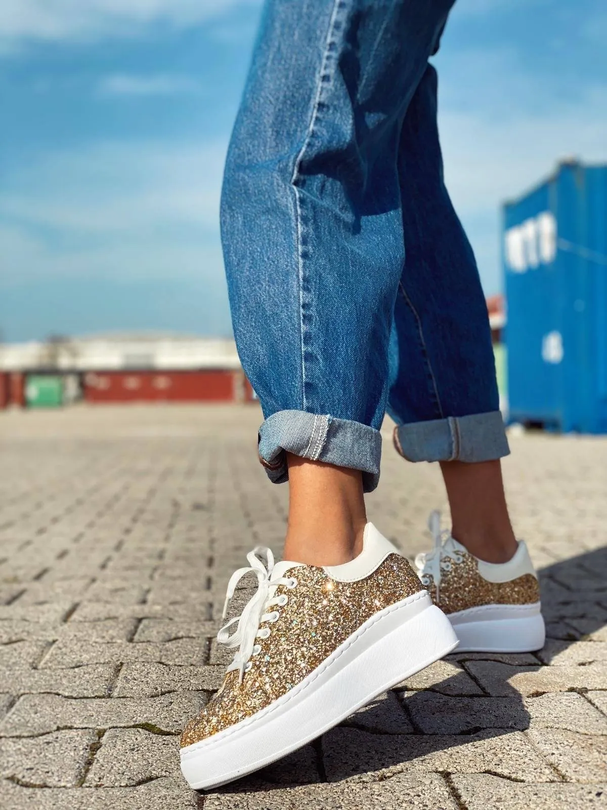 Sneakers glitter oro con platform